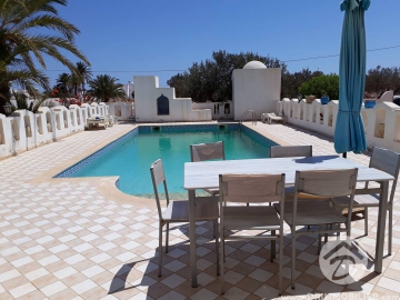 L 136 -                            بيع
                           Villa avec piscine Djerba